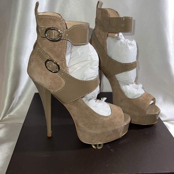BEBE Tan Open Toe Booties in Size 6 - Picture 2 of 4